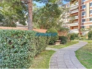 appartement à la vente -   13008  MARSEILLE 8E ARRONDISSEMENT, surface 76,02 m2 vente appartement - APR652454